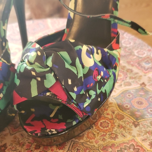 Pumps - Picture 3 of 3